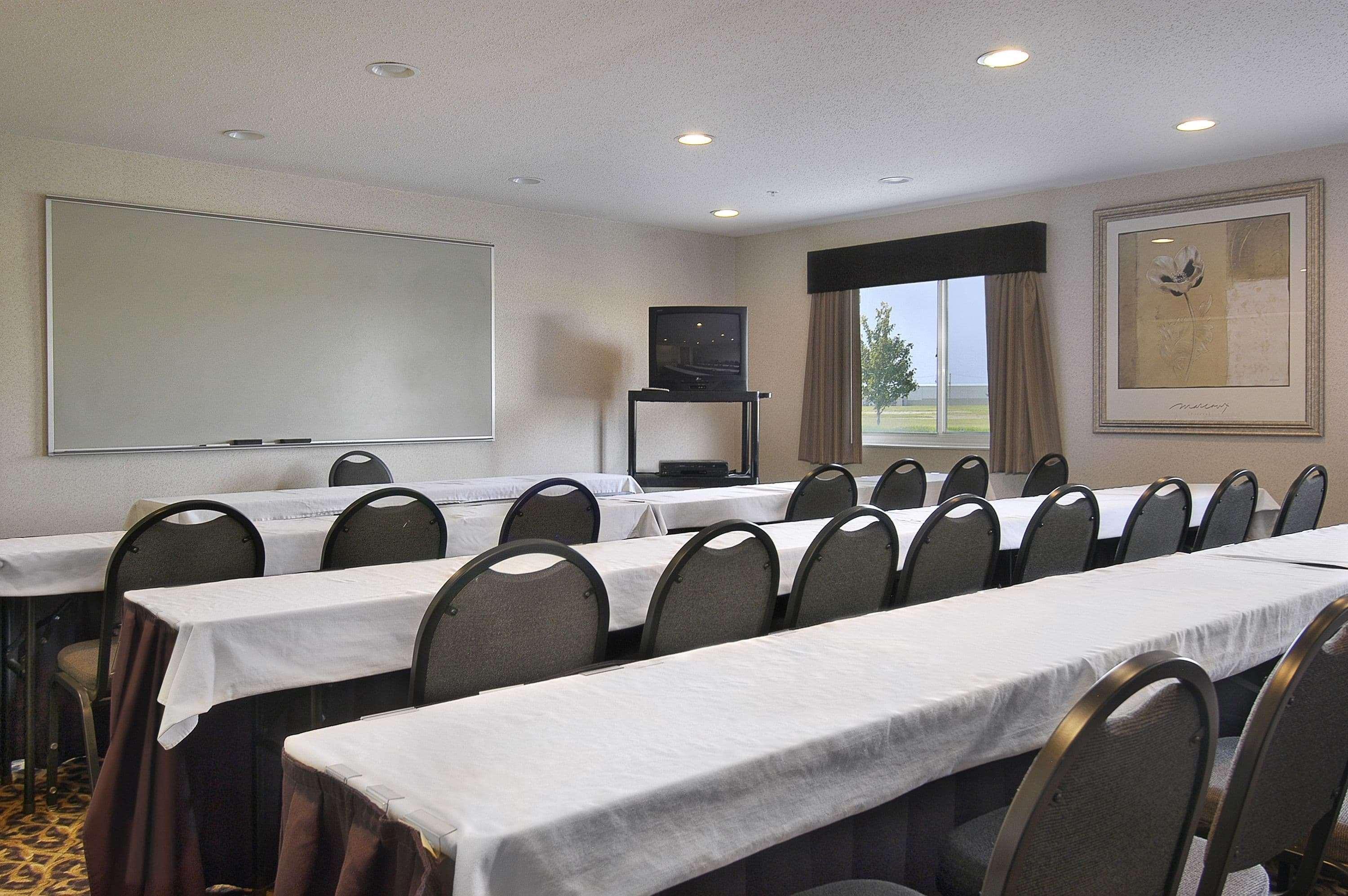 Hotel Baymont By Wyndham Columbus/Rickenbacker Esterno foto