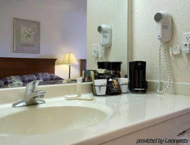 Hotel Baymont By Wyndham Columbus/Rickenbacker Esterno foto